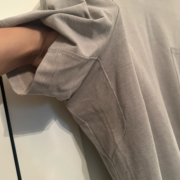 Lululemon Men’s Grey Sz L Short Sleeve Shirt - Picture 3 of 5